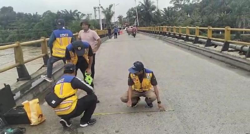 Tim BGTS Cek Kondisi Jembatan Sei Rokan